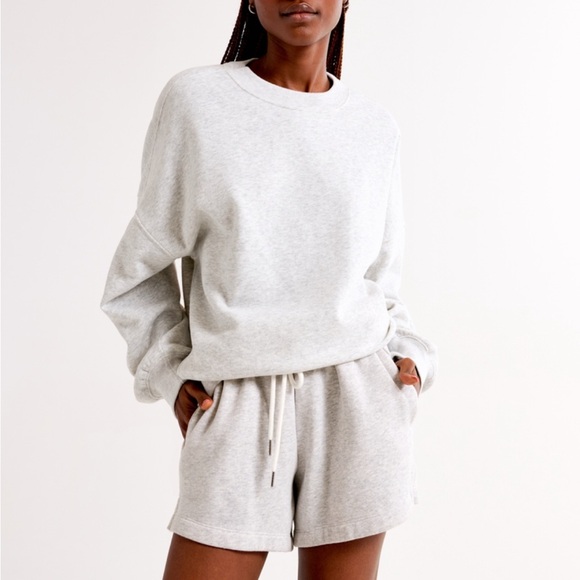 Abercrombie Essential Oversized Sunday Crew - Picture 2 of 8